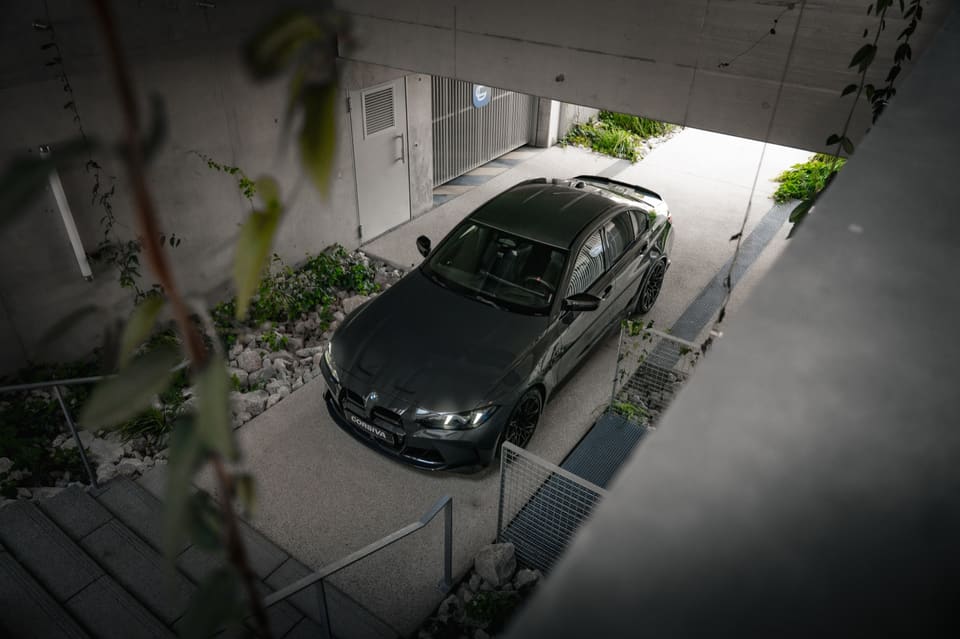 Voiture de luxe louée sur Corsiva