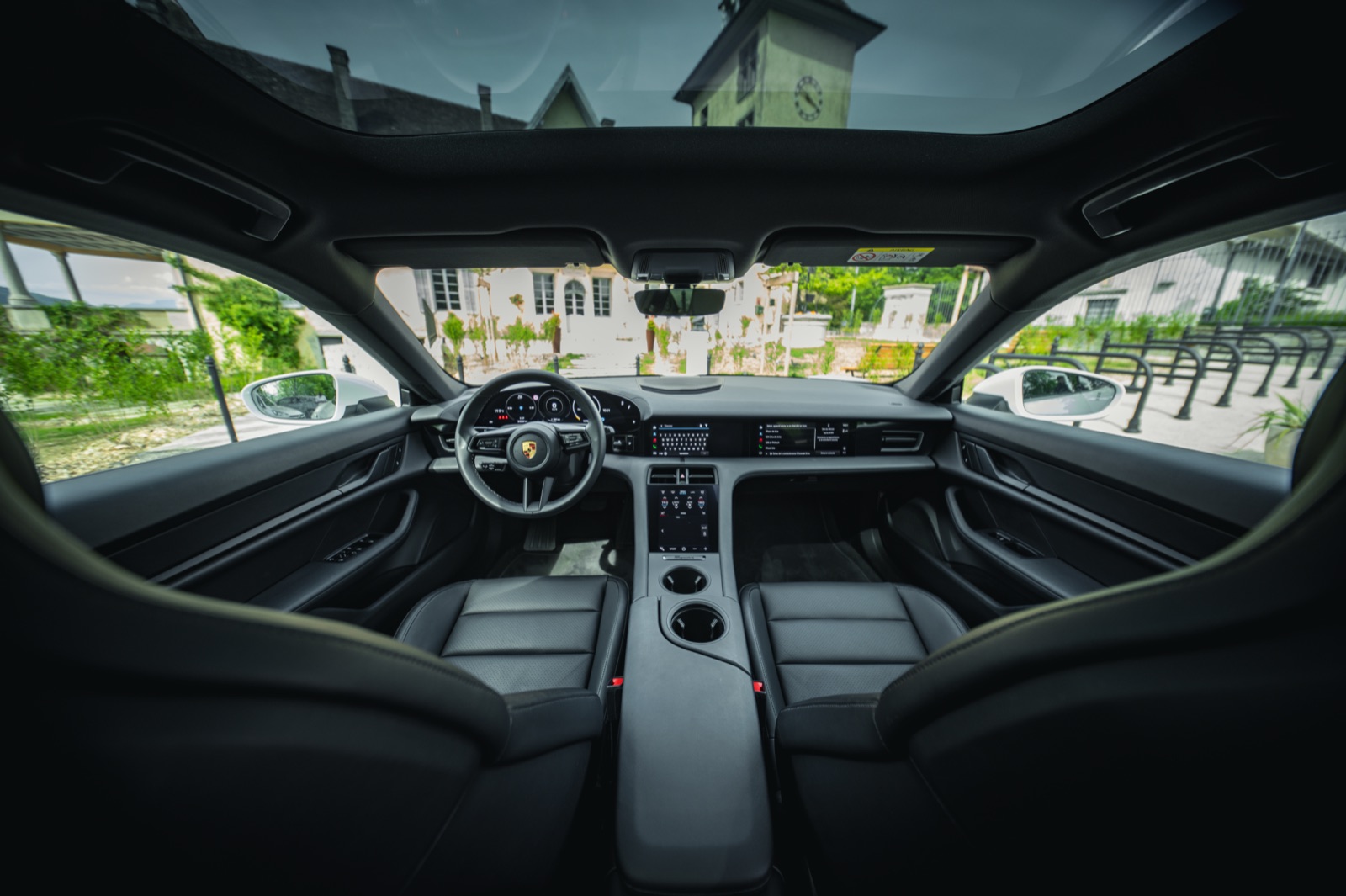 Porsche Taycan louée sur Corsiva